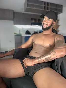 Snapshot of blackdrey18 chatting on October 20, 2025, 2:28 pm blackdrey18 online show from October 20, 2025, 2:28 pm