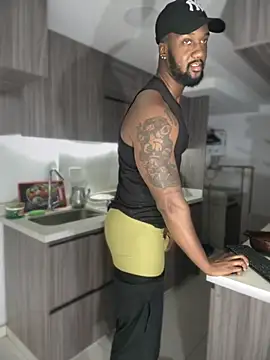 Snapshot of blackdrey18 chatting on October 21, 2025, 2:18 pm blackdrey18 online show from October 21, 2025, 2:18 pm