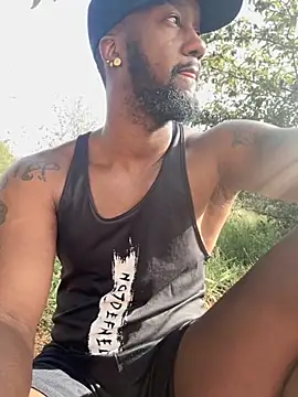 Snapshot of blackdrey18 chatting on October 28, 2025, 12:52 pm blackdrey18 online show from October 28, 2025, 12:52 pm