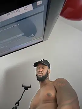 Snapshot of blackdrey18 chatting on December 4, 2025, 12:25 pm blackdrey18 online show from December 4, 2025, 12:25 pm