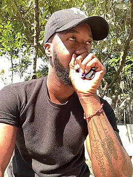 Snapshot of blackdrey18 chatting on December 14, 2025, 3:06 pm blackdrey18 online show from December 14, 2025, 3:06 pm