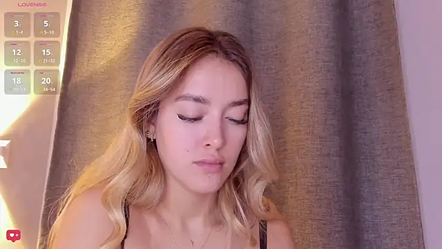 Snapshot of Assh_lee_ chatting on October 22, 2025, 1:00 pm Assh lee online show from October 22, 2025, 1:00 pm