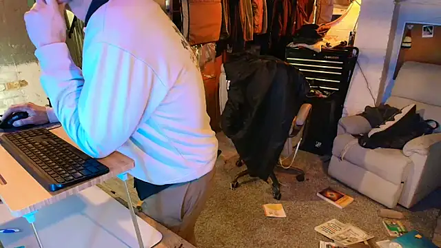 Snapshot of cumhungrybottom4u chatting on March 2, 2026, 3:09 am cumhungrybottom4u online show from March 2, 2026, 3:09 am