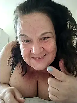Snapshot of Yaya_Mineira chatting on October 19, 2025, 5:57 pm Yaya Mineira online show from October 19, 2025, 5:57 pm