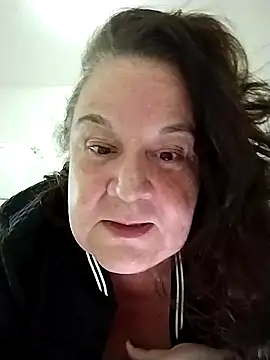 Snapshot of Yaya_Mineira chatting on November 7, 2025, 10:43 pm Yaya Mineira online show from November 7, 2025, 10:43 pm