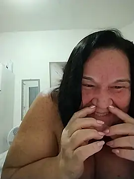Snapshot of Yaya_Mineira chatting on April 14, 2026, 3:01 am Yaya Mineira online show from April 14, 2026, 3:01 am