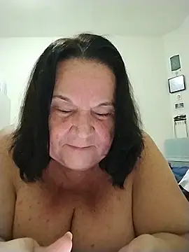 Snapshot of Yaya_Mineira chatting on April 15, 2026, 2:51 am Yaya Mineira online show from April 15, 2026, 2:51 am