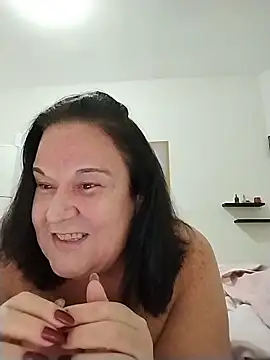 Snapshot of Yaya_Mineira chatting on May 24, 2026, 8:03 pm Yaya Mineira online show from May 24, 2026, 8:03 pm