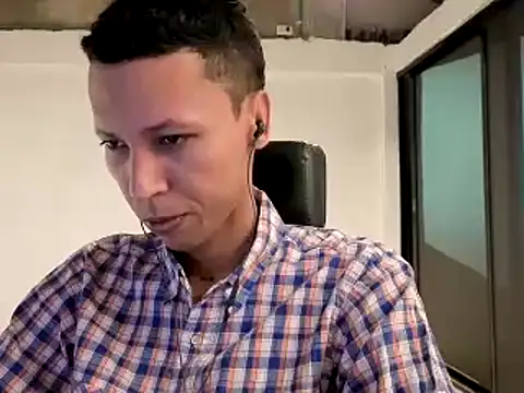 Snapshot of EL-CHICLE-TV chatting on September 20, 2025, 11:50 pm EL-CHICLE-TV online show from September 20, 2025, 11:50 pm