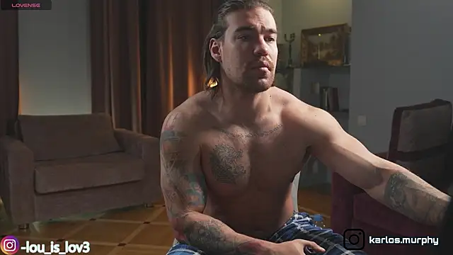 Snapshot of Louis_Karlos chatting on November 1, 2025, 4:03 am Louis Karlos online show from November 1, 2025, 4:03 am