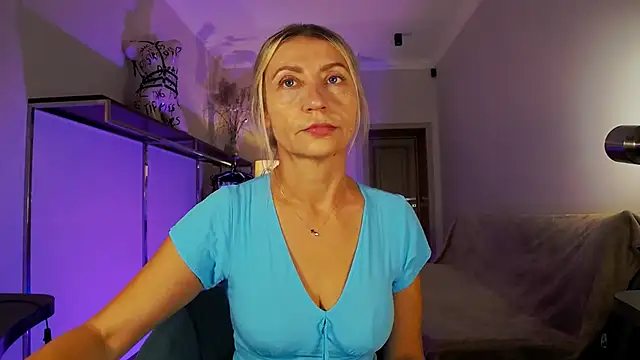 Snapshot of ZoeGrant chatting on October 13, 2025, 5:35 pm ZoeGrant online show from October 13, 2025, 5:35 pm