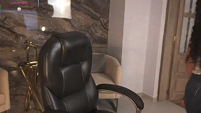 Snapshot of RoseFerrera chatting on October 27, 2025, 9:30 pm RoseFerrera online show from October 27, 2025, 9:30 pm