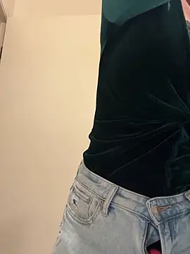 Snapshot of ClumsyLink chatting on November 8, 2025, 10:08 pm ClumsyLink online show from November 8, 2025, 10:08 pm