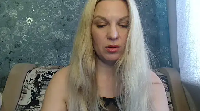 Snapshot of BlondeFox chatting on January 25, 2025, 6:45 am BlondeFox online show from January 25, 2025, 6:45 am