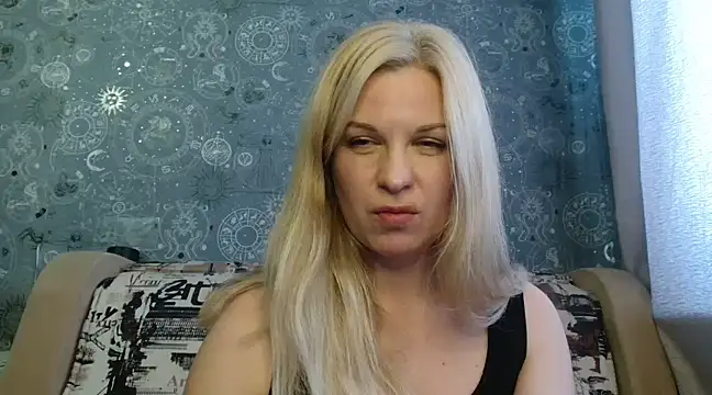 Snapshot of BlondeFox chatting on February 19, 2025, 6:00 am BlondeFox online show from February 19, 2025, 6:00 am