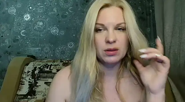 Snapshot of BlondeFox chatting on February 19, 2025, 1:39 pm BlondeFox online show from February 19, 2025, 1:39 pm