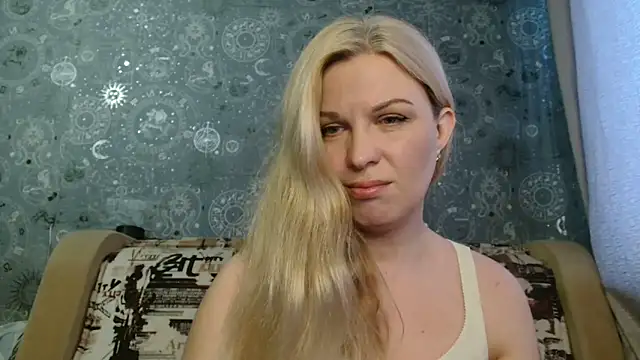 Snapshot of BlondeFox chatting on March 17, 2025, 2:08 am BlondeFox online show from March 17, 2025, 2:08 am