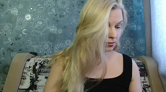 Snapshot of BlondeFox chatting on March 23, 2025, 3:10 am BlondeFox online show from March 23, 2025, 3:10 am