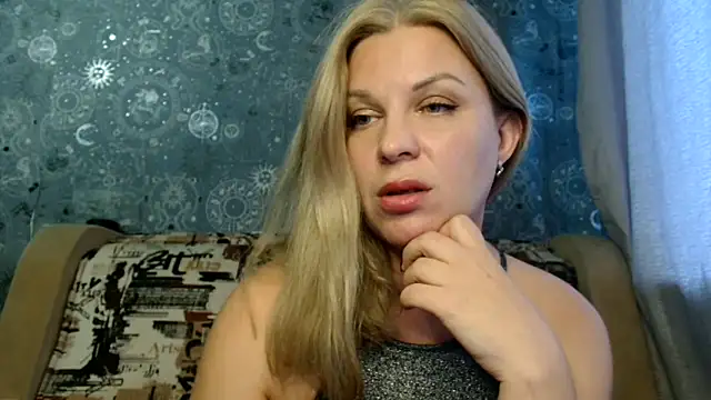 Snapshot of BlondeFox chatting on October 7, 2025, 4:20 am BlondeFox online show from October 7, 2025, 4:20 am