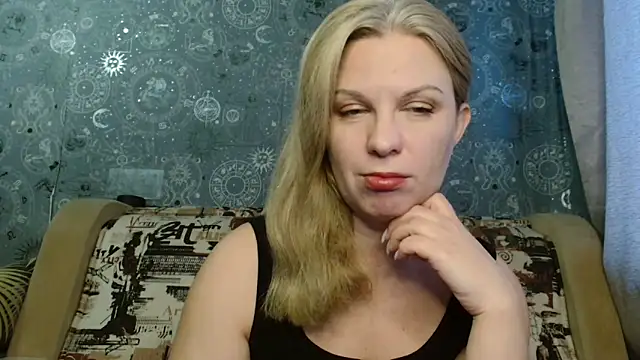 Snapshot of BlondeFox chatting on November 19, 2025, 3:17 am BlondeFox online show from November 19, 2025, 3:17 am