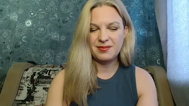 Snapshot of BlondeFox chatting on December 3, 2025, 5:04 am BlondeFox online show from December 3, 2025, 5:04 am