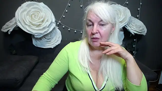 BlondyLeeBest online show from November 25, 2025, 7:25 pm