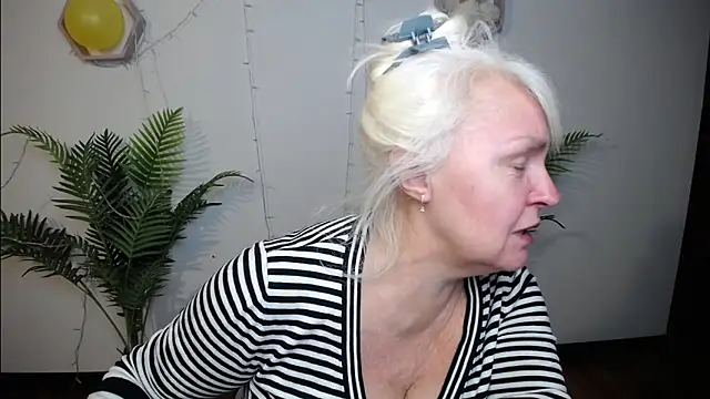 BlondyLeeBest online show from March 15, 2026, 8:15 pm