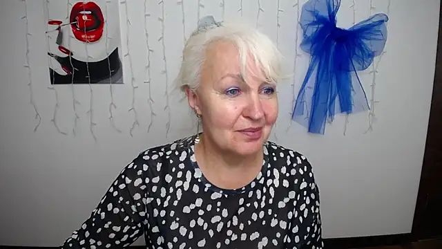 BlondyLeeBest online show from May 27, 2026, 12:13 pm