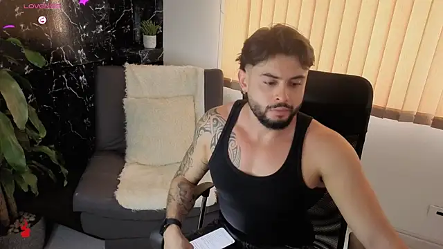 Snapshot of Jhordan_White chatting on December 17, 2025, 7:53 pm Jhordan White online show from December 17, 2025, 7:53 pm