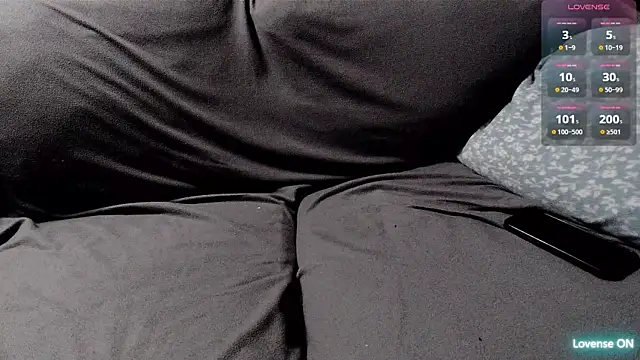 EmoDream1998 online show from October 29, 2025, 8:27 am