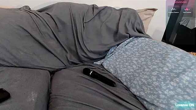 Snapshot of EmoDream1998 chatting on February 8, 2026, 12:58 am EmoDream1998 online show from February 8, 2026, 12:58 am