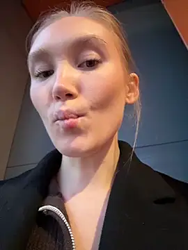 MariaTull online show from October 29, 2025, 1:46 pm