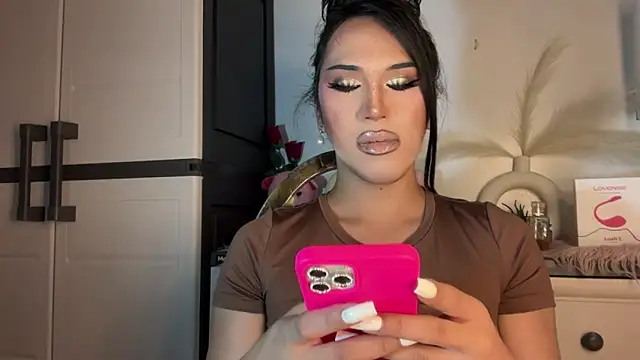 Ts glamxxxx online show from December 2, 2025, 1:33 am