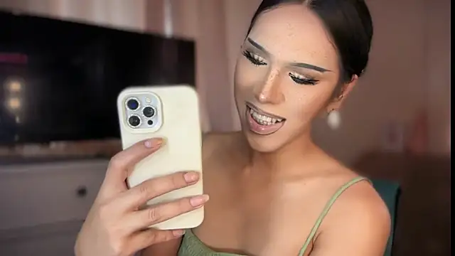 Ts glamxxxx online show from March 21, 2026, 4:06 am