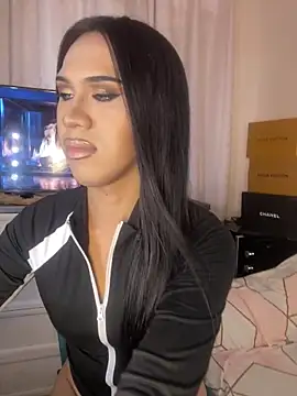 Snapshot of Ts_glamxxxx chatting on May 17, 2026, 2:53 am Ts glamxxxx online show from May 17, 2026, 2:53 am
