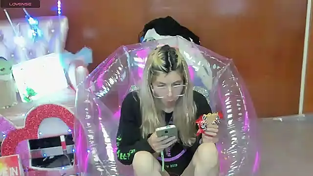 Snapshot of Skinygirl chatting on February 13, 2026, 9:11 pm Skinygirl online show from February 13, 2026, 9:11 pm