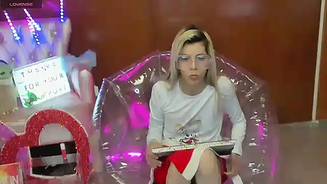 Snapshot of Skinygirl chatting on February 25, 2026, 11:58 pm Skinygirl online show from February 25, 2026, 11:58 pm