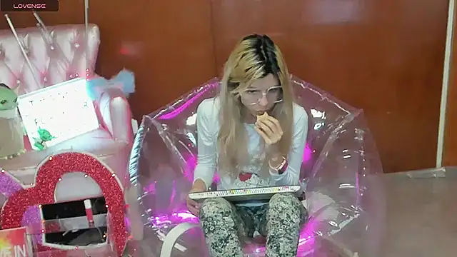 Snapshot of Skinygirl chatting on February 26, 2026, 10:20 pm Skinygirl online show from February 26, 2026, 10:20 pm