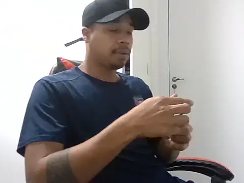 Snapshot of Juninho10c chatting on November 7, 2025, 4:18 pm Juninho10c online show from November 7, 2025, 4:18 pm