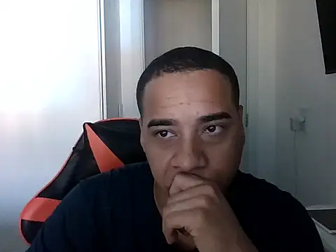 Snapshot of Juninho10c chatting on November 18, 2025, 12:20 pm Juninho10c online show from November 18, 2025, 12:20 pm