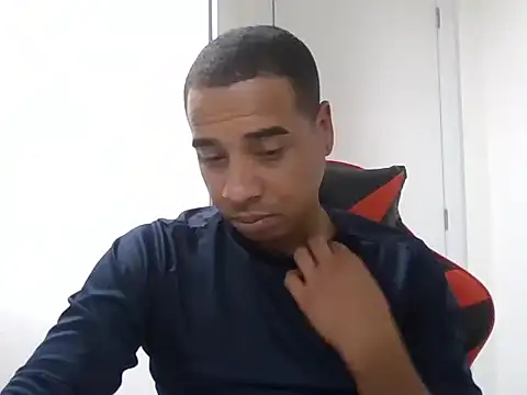 Snapshot of Juninho10c chatting on November 21, 2025, 12:54 am Juninho10c online show from November 21, 2025, 12:54 am