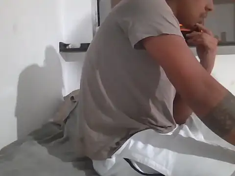 Snapshot of Juninho10c chatting on November 26, 2025, 12:00 am Juninho10c online show from November 26, 2025, 12:00 am