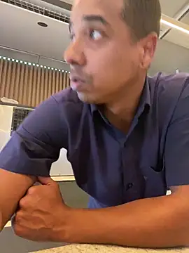 Snapshot of Juninho10c chatting on December 15, 2025, 8:35 pm Juninho10c online show from December 15, 2025, 8:35 pm