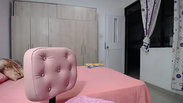 Snapshot of agatfox chatting on February 15, 2026, 12:14 pm agatfox online show from February 15, 2026, 12:14 pm