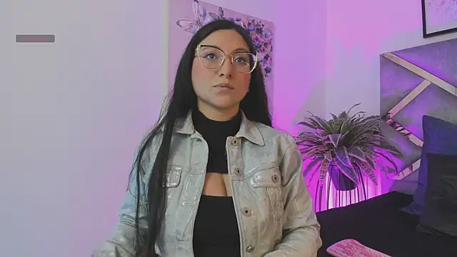 lucy neil online show from January 6, 2026, 4:05 am