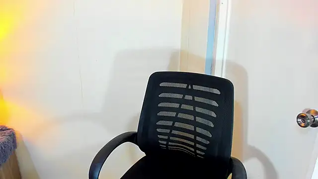 FuckDollNicky online show from December 18, 2025, 2:45 pm