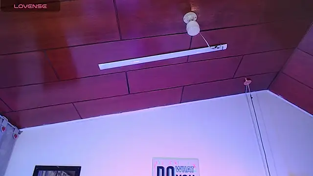 vaness weet online show from March 8, 2025, 11:07 pm