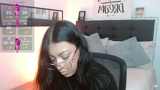 vaness weet online show from October 11, 2025, 7:34 pm