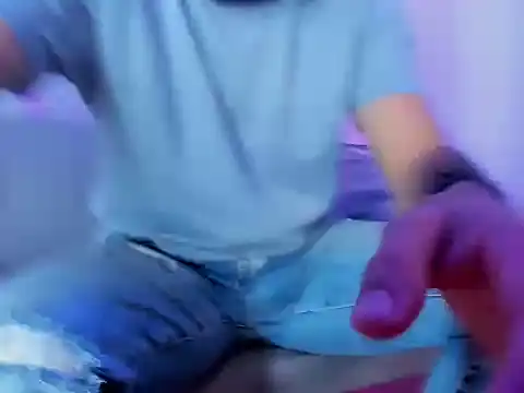 tuyo1995 online show from November 19, 2025, 3:12 pm