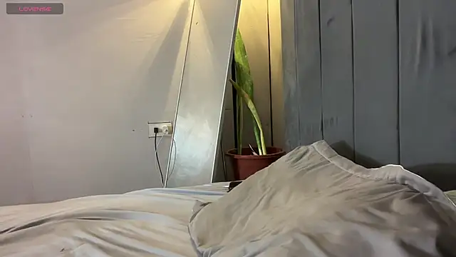 Snapshot of wiggle_nibble chatting on February 5, 2026, 3:49 pm wiggle nibble online show from February 5, 2026, 3:49 pm